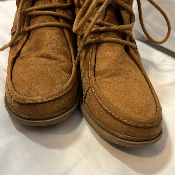 Maj Pow Tan Ankle Booties with Rubber Heel - Picture 2 of 8